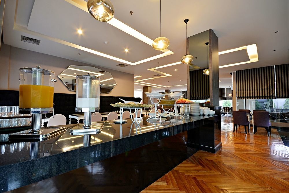 Hotel Diradja Jakarta Exterior photo